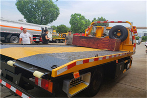 常州附近拖车电话号码服务